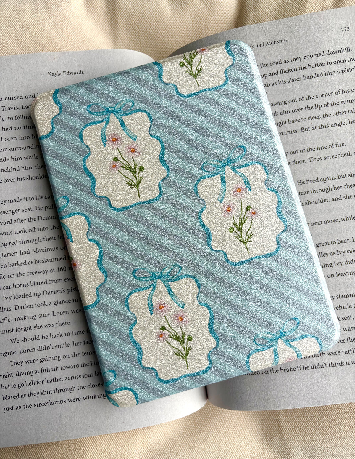 Vintage Bluebell Kindle Case